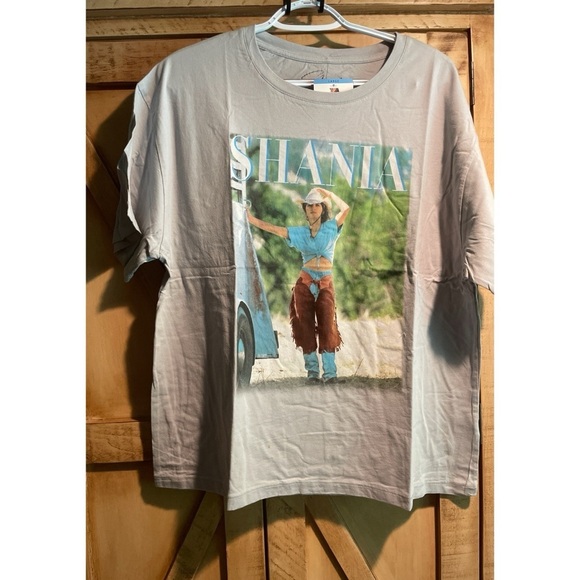Shania Twain Licensed Band Tee - Picture 2 of 6